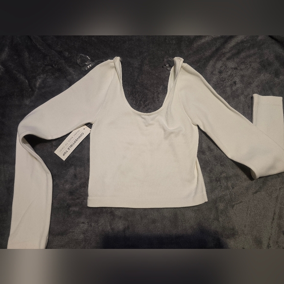 Hollister Long Sleeve Crop Tee SMALL - Picture 4 of 7